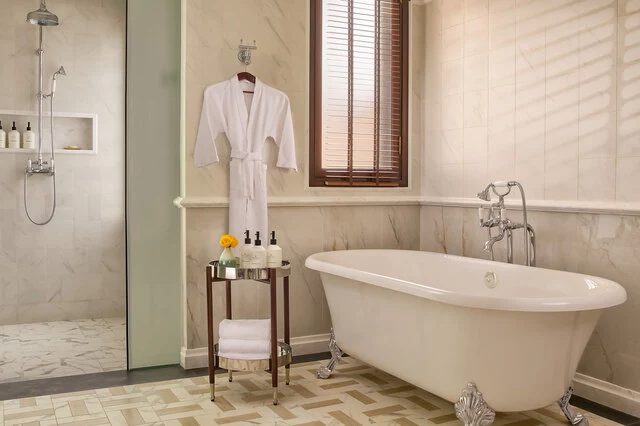 Anantara_Hoi_An_Resort_Thu_Bon_River_Suite_Bathroom_Angle_2
