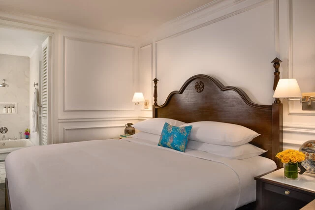 Anantara_Hoi_An_Resort_Premium_River_Suite_Bed_To_Bathroom