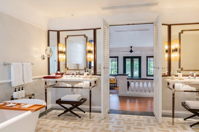 Anantara_Hoi_An_Resort_Anantara_Two-Bedroom_River_Suite_Bathroom_Vanities
