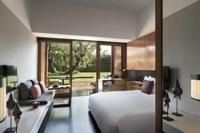 Anantara_Chiang_Mai_Resort_Guest_Room_Deluxe_Garden_View_Room_bed