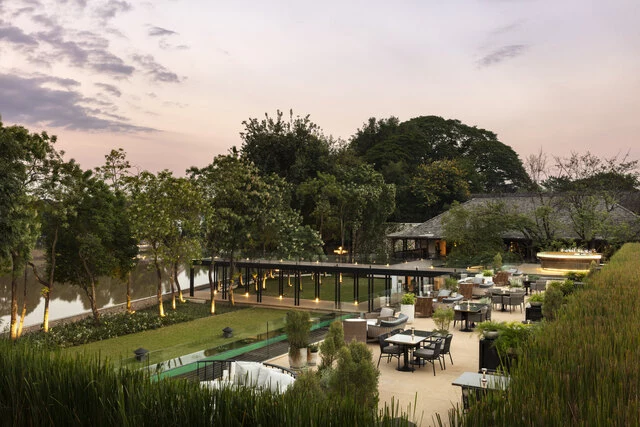 Anantara_Chiang_Mai_Resort_Bubble_Bar_Evening_View