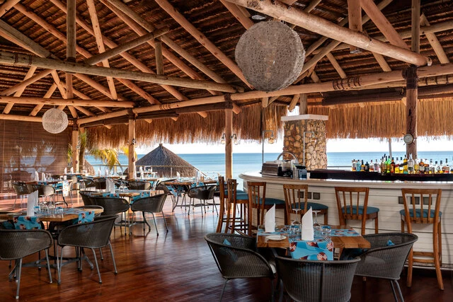 Anantara_Bazaruto_Island_Resort_Restaurant_Clube_Naval_Lunch