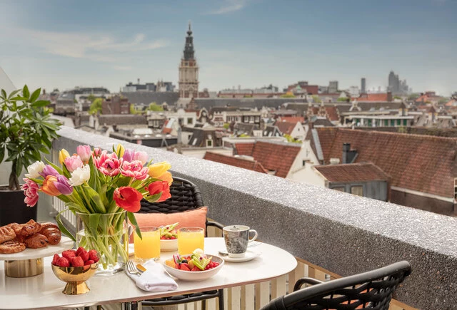 Anantara_Grand_Hotel_Krasnapolsky_Amsterdam_Terrace_Suite_Breakfast_Flowers_View