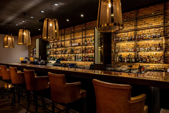 Anantara_Grand_Hotel_Krasnapolsky_Amsterdam_Bar_The_Tailor_interior_counter_view-7868x5248