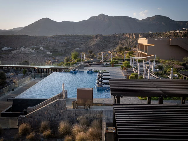 Anantara_Al_Jabal_Al_Akhdar_Resort_Exterior_Pool_View