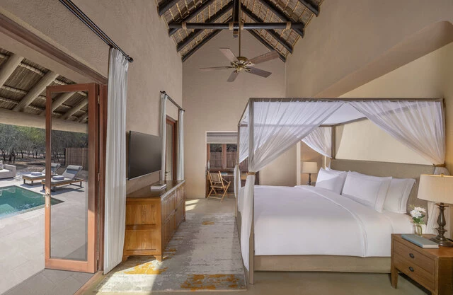 Anantara_Sir_Bani_Yas_Island_Al_Sahel_Villa_Resort_Guest_Room_Savannah_Pool_ Villa_Bedroom-9262x6030
