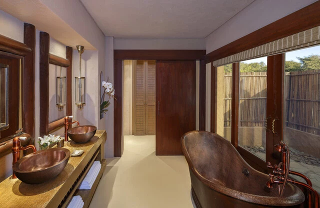 Anantara_Sir_Bani_Yas_Island_Al_Sahel_Villa_Resort_Guest_Room_Villa_Bathroom-7000x4545