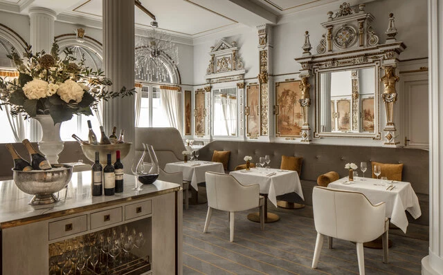 Anantara_Grand_Hotel_Krasnapolsky_Amsterdam_Restaurant_Gastronomy_The_White_Room_wide_shot-JPG - approx. 5MB-3530x2195