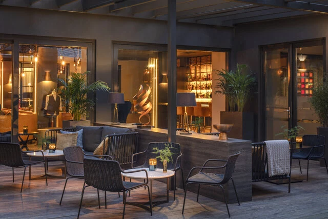 Anantara_Grand_Hotel_Krasnapolsky_Amsterdam_Bar_The_Tailor_patio_exterior_night-JPG - approx. 5MB-3530x2353