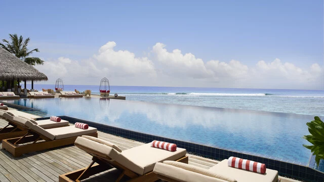Anantara_Veli_Maldives_Resort_Restaurant_Dhoni_Bar_Swimming_Pool_1-6200x3488