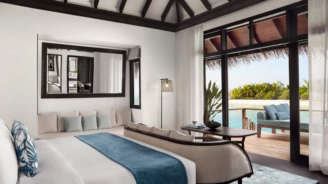 Anantara_Veli_Maldives_Resort_Deluxe_Over_Water_Villa_Bedroom-6200x3487
