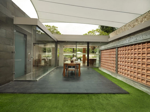 Anantara_Uluwatu_Bali_Resort_Guest_room_Two_Bedroom_Garden_View_Pool_Villa_Outdoor_Dining_Area-8256x6192
