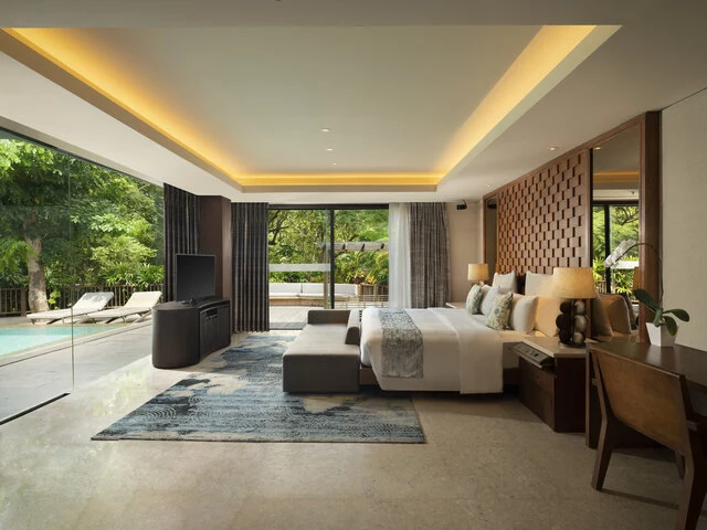 Anantara_Uluwatu_Bali_Resort_Guest_room_Three_Bedroom_Garden_View_Pool_Villa_Master_Bedroom-8256x6192
