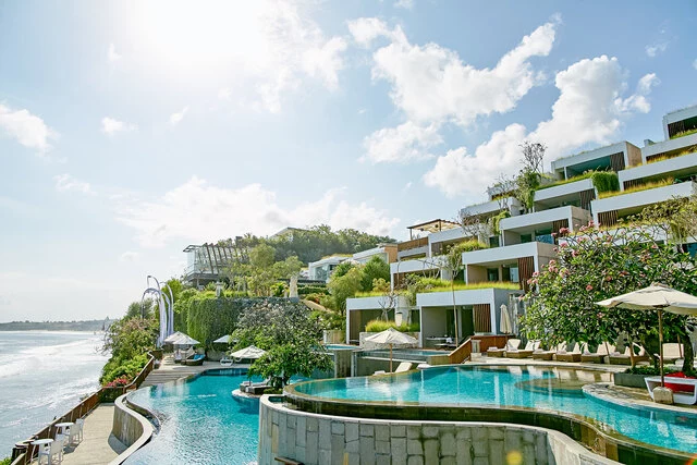 Anantara_Uluwatu_Bali_Resort_Exterior_view_Pool_and_Rooms-11000x7333