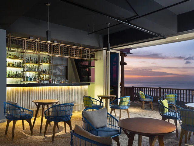 Anantara_Uluwatu_Bali_Resort_Bar_Botol_Biru_Bar_Sunset_View-6000x4500