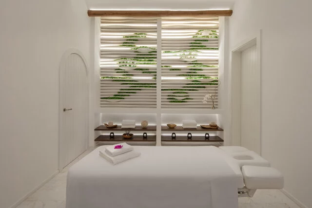 Anantara_Santorini_Abu_Dhabi_Retreat_Spa_Treatment_Room