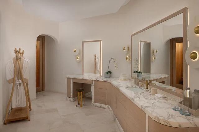 Anantara_Santorini_Abu_Dhabi_Retreat_Guest_Room_Royal_Santorini_Duplex_Suite_Bathroom_New_Angle
