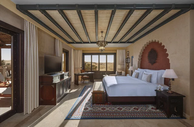 Qasr_Al_Sarab_Desert_Resort_by_Anantara_Guest_Room_Deluxe_Terrace_Room_Bedroom-6928x4520