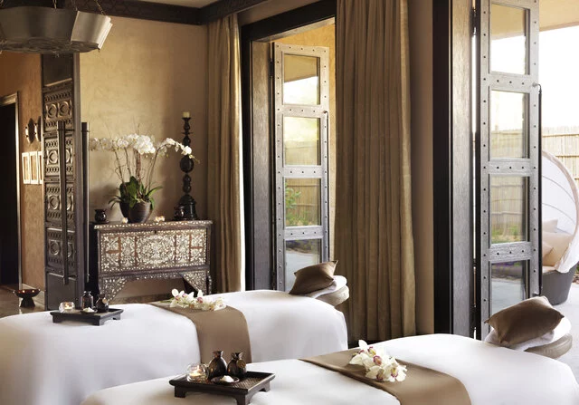 Qasr_Al_Sarab_Desert_Resort_by_Anantara_Spa_Treatment_Couple_Room-8947x6249