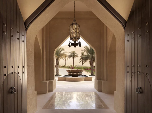 Qasr_Al_Sarab_Desert_Resort_by_Anantara_Exterior_View_ Royal_Pavilion_Entrance_Gate-8956x6708