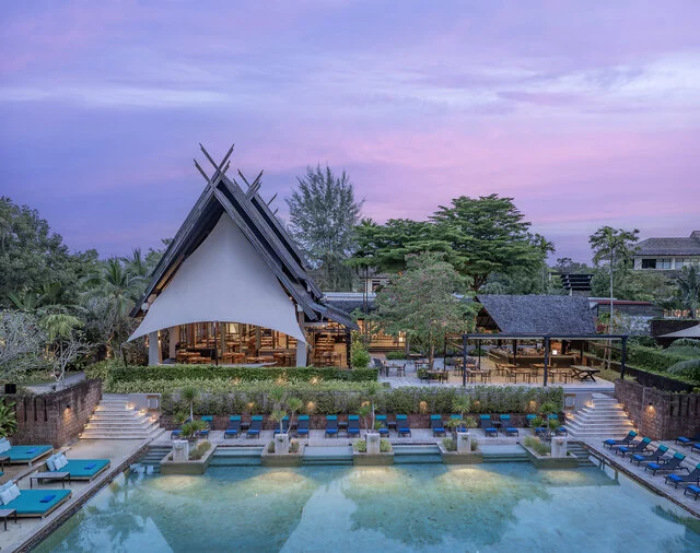 Anantara_Mai_Khao_Phuket_Villas_Swimming_Pool_south_wing_twilight
