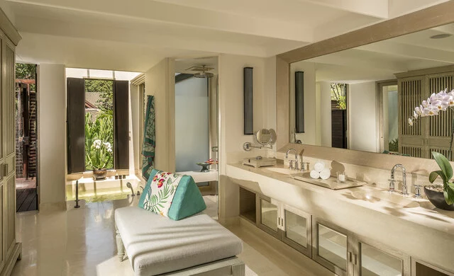 Anantara_Mai_Khao_Phuket_Villas_Guest_Room_Two_Bedroom_Royal_Villa_by_Jim_Thompson_Bathroom_Interior_View_With_Thai_Pillow_Design-2362x1440