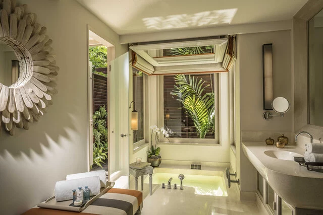 Anantara_Mai_Khao_Phuket_Villas_Guest_Room_Two_Bedroom_Royal_Villa_by_Jim_Thompson_Bathtub_Interior_View-7952x5304