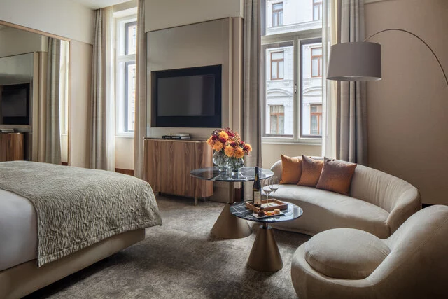 Anantara_Palais_Hansen_Vienna_Hotel_Guest_Room_GRAND_PREMIUM_ROOM_KING_View_01