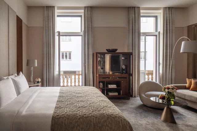 Anantara_Palais_Hansen_Vienna_Hotel_Guest_Room_JUNIOR_BALCONY_SUITE_KING_View_02