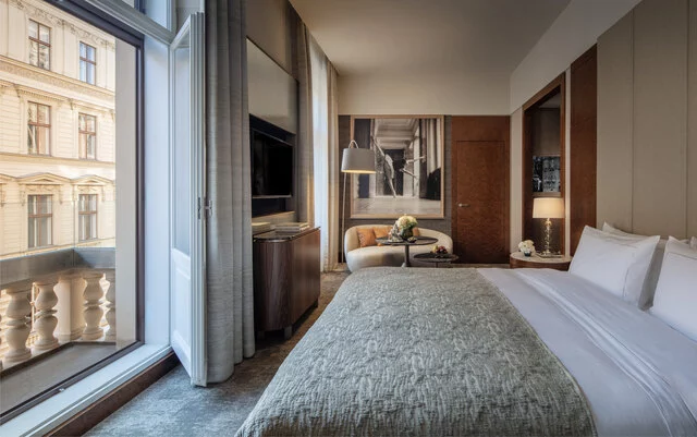 Anantara_Palais_Hansen_Vienna_Hotel_Guest_Room_PREMIUM_BALCONY_ROOM_KING_02