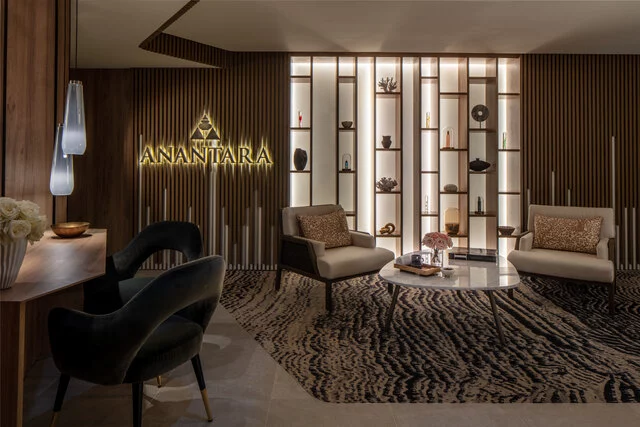 Anantara_Plaza_Nice_Hotel_Spa_Entrance_0906