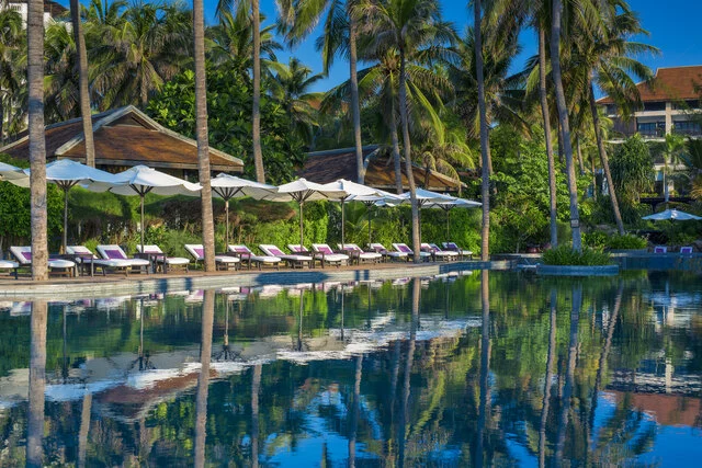 Anantara_Mui_Ne_Resort_Pool_view_with_Sunbeds