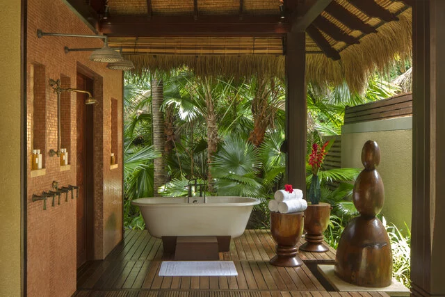 Anantara_Maia_Seychelles_Villas_Anantara_Spa_Shower