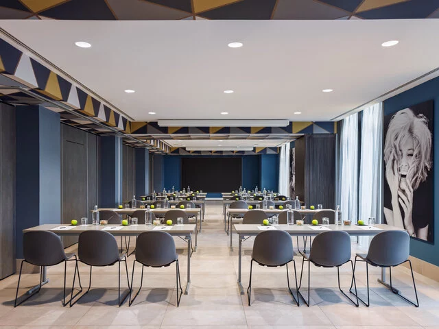 Avani_Rio_Novo_Venice_Hotel_Meeting_Room_Visconti_Rossellini_Classroom_Setup_Front_Shot