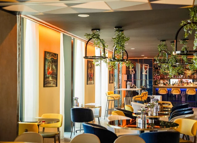 Avani_Rio_Novo_Venice_Hotel_Exhibition_Jeff_Robb_Serenissima_Interior_7