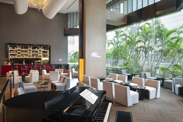 Avani_Ratchada_Bangkok_Hotel_Dining_Metro_Lounge_DayTime_WithStaff.JPG