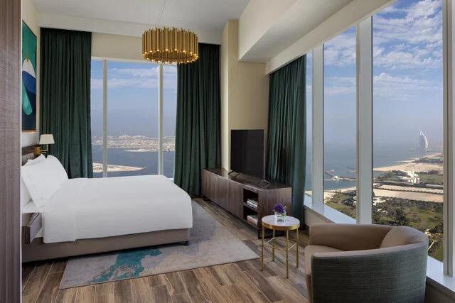 Avani_Plus_Palm_View_Dubai_Hotel_and_Suites_Guest_Room_Superior_Sea_View_Three_Bedroom_Apartment_Master_Bedroom