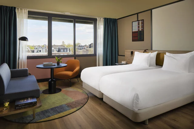 Avani_Museum_Quarter_Amsterdam_Hotel_Guest_Room_Standard_Twin_canal_view