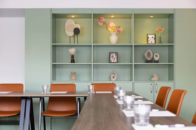 Avani_Museum_Quarter_Amsterdam_Hotel_Meeting_Rooms_Taeuber_Detail_Cabinet_With_Decor