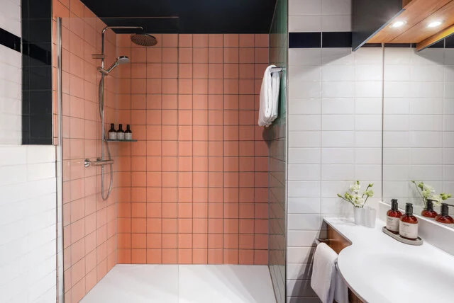 Avani_Museum_Quarter_Amsterdam_Hotel_Rooms_Bathroom_Shower