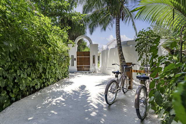 Anantara_Kihavah_Madives_Villas_Guest_Room_New_Beach_Pool_Villa_Entrance.jpg