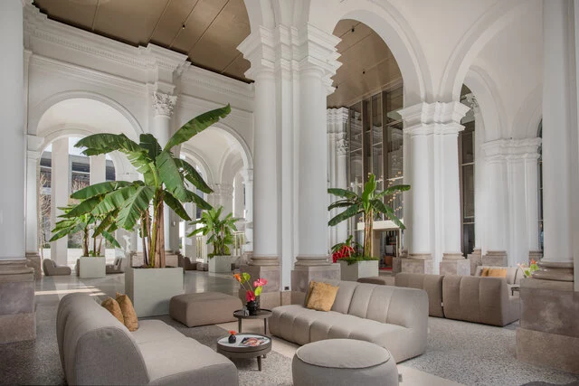 NH_Collection_Milano_CityLife_Lobby_and_Reception_Entrance_Plants_Columns_Sofa