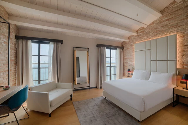 NH_Collection_Murano_Villa_Room_Junior_Suite_Laguna_View_Curtains_Open