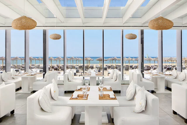 Tivoli_Marina_Vilamoura_Algarve_Resort_Restaurant_Purobeach_Vilamoura_Beachfront_Restaurant_inside_view