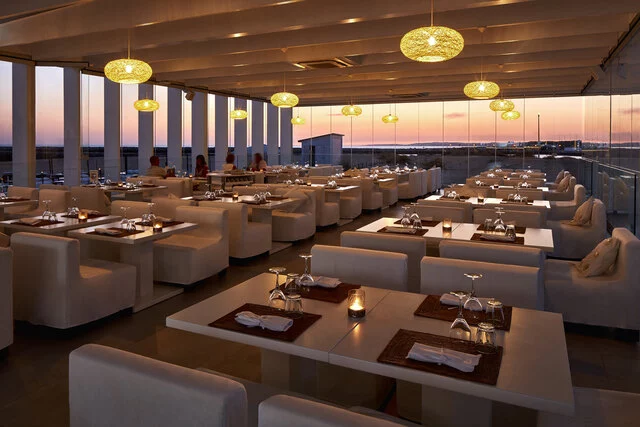 Tivoli_Marina_Vilamoura_Algarve_Resort_Restaurant_Purobeach_Vilamoura_Beachfront_Night_Setup
