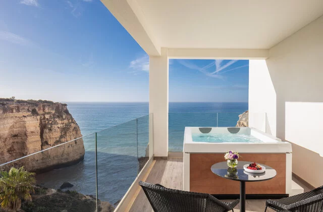 Tivoli_Carvoeira_Algarve_Resort_Guest_Room_Junior_Suite_Premium_Sea_View_Hot_Tub-8508x5586