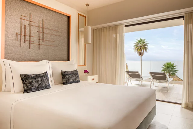 Tivoli_Carvoeiro_Algarve_Resort_Guest_Room_Family_Deluxe_Sea_View_Bedroom_Terrace_View-8660x5773