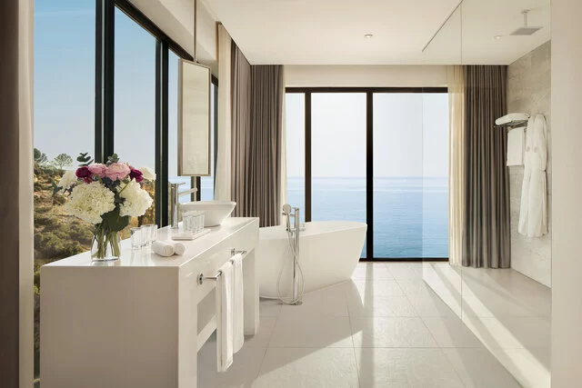 Tivoli_Carvoeiro_Algarve_Resort_Guest_Room_Carvoeiro_Signature_Suite_1