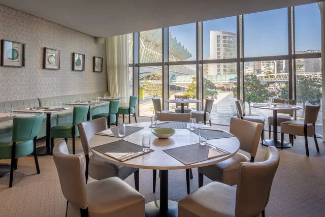 Tivoli_Oriente_Lisbon_Hotel_Property_Amenity_Restaurant_Lunch_Seating_Setup-8661x5774