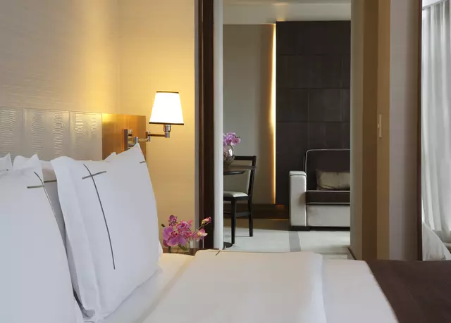 Tivoli_Mofarrej_Sao_Paulo_Hotel_Guest_Room_Deluxe_Suite_Garden_View_Bedroom